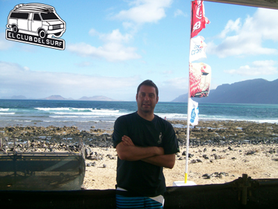 9AM, ESPERANDO EL SCHEDULE DEL DÍA EN EL PALCO DE COMPETIDORES. AL FONDO LA ISLA DE LA GRACIOSA Y PREVIAMENTE LA IZQUIERDA DE SAN JUAN. Foto: ECDS/P.Gutiérrez